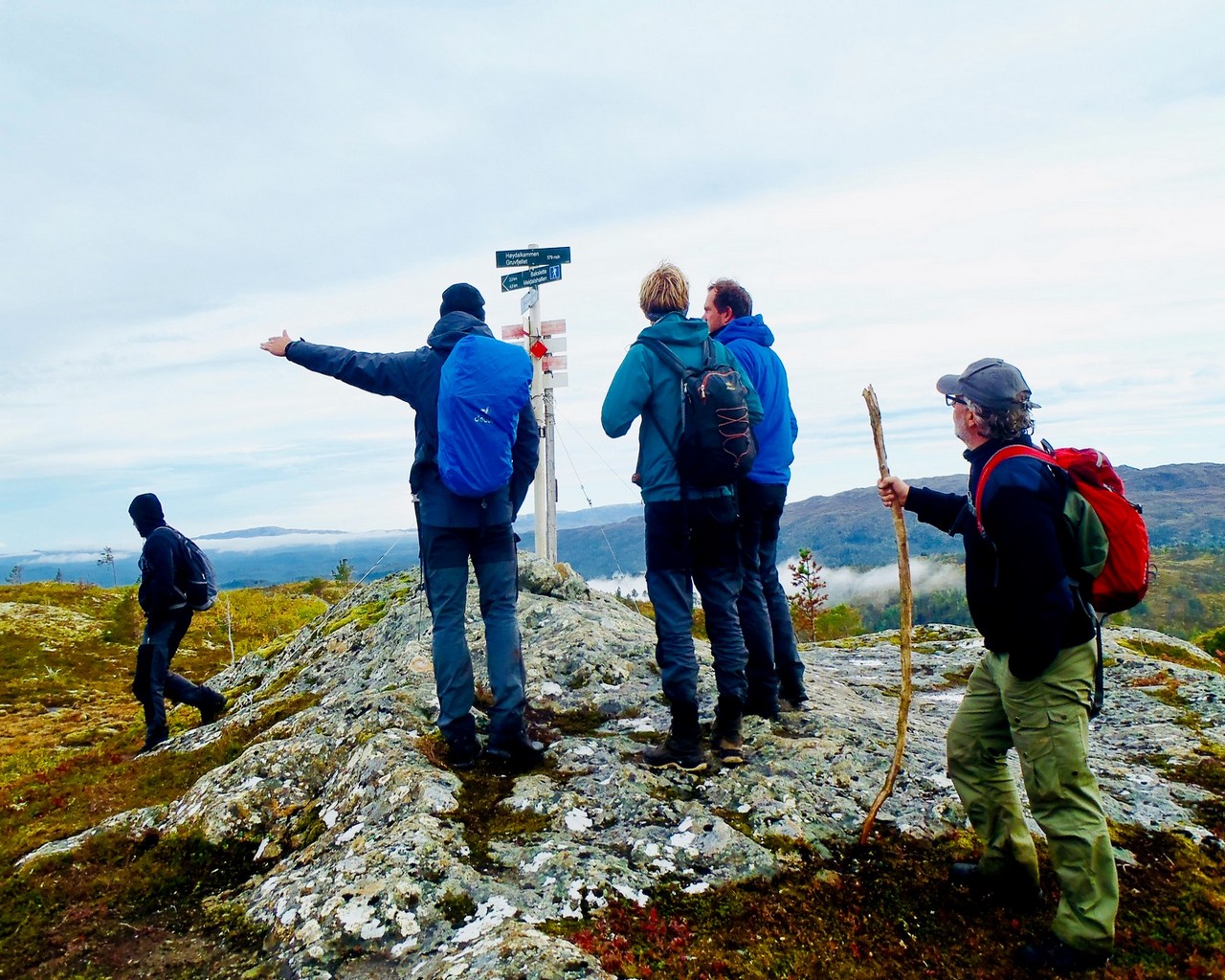 Eidnpunt lange wandeling door de Noorse wildernis met deelnemers Back to the Wild